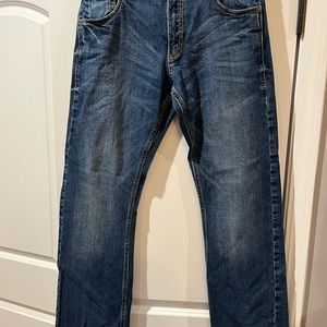 Wrangler Retro Slim Boot 32x34. Classic “W” Stitching.